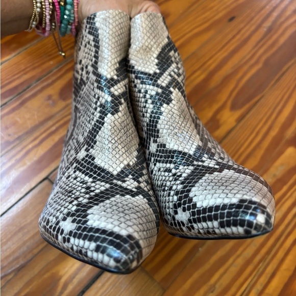 Marc Fisher Snakeskin Leather Ankle Boots Pointed Toe Chunky Heel Booties 7M - Picture 5 of 8